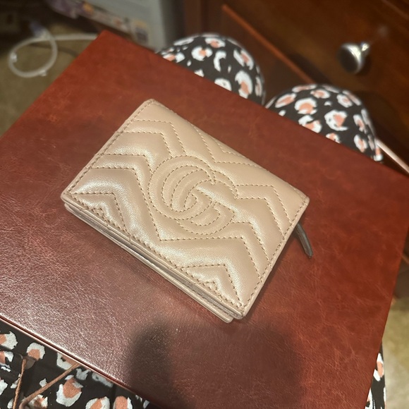 Gucci Double G Logo Calfskin Compact Wallet - Picture 5 of 13